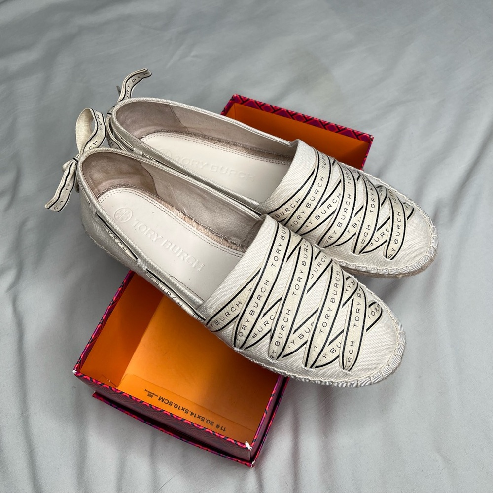 Tory Burch Cream and Black Espadrilles with Elegant Lacing - Picture 2 of 9